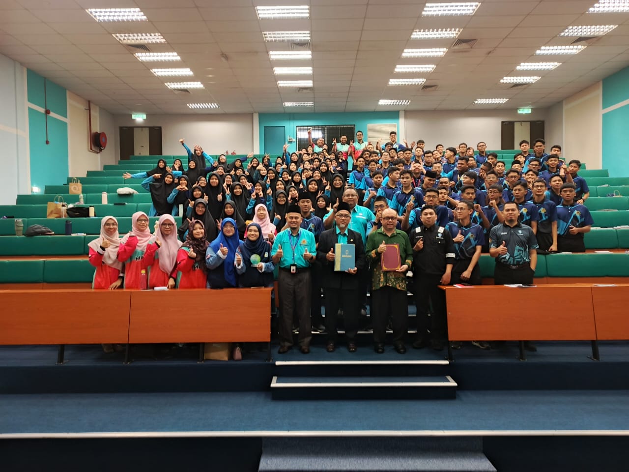 LAWATAN SAMBIL BELAJAR MRSM ATM BERA KE UMPSA